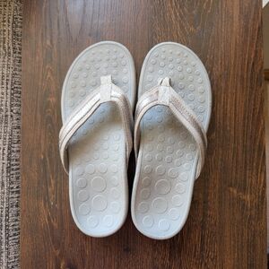 Orthoheel Tide Gray Silver Flip Flop Thing Sandals